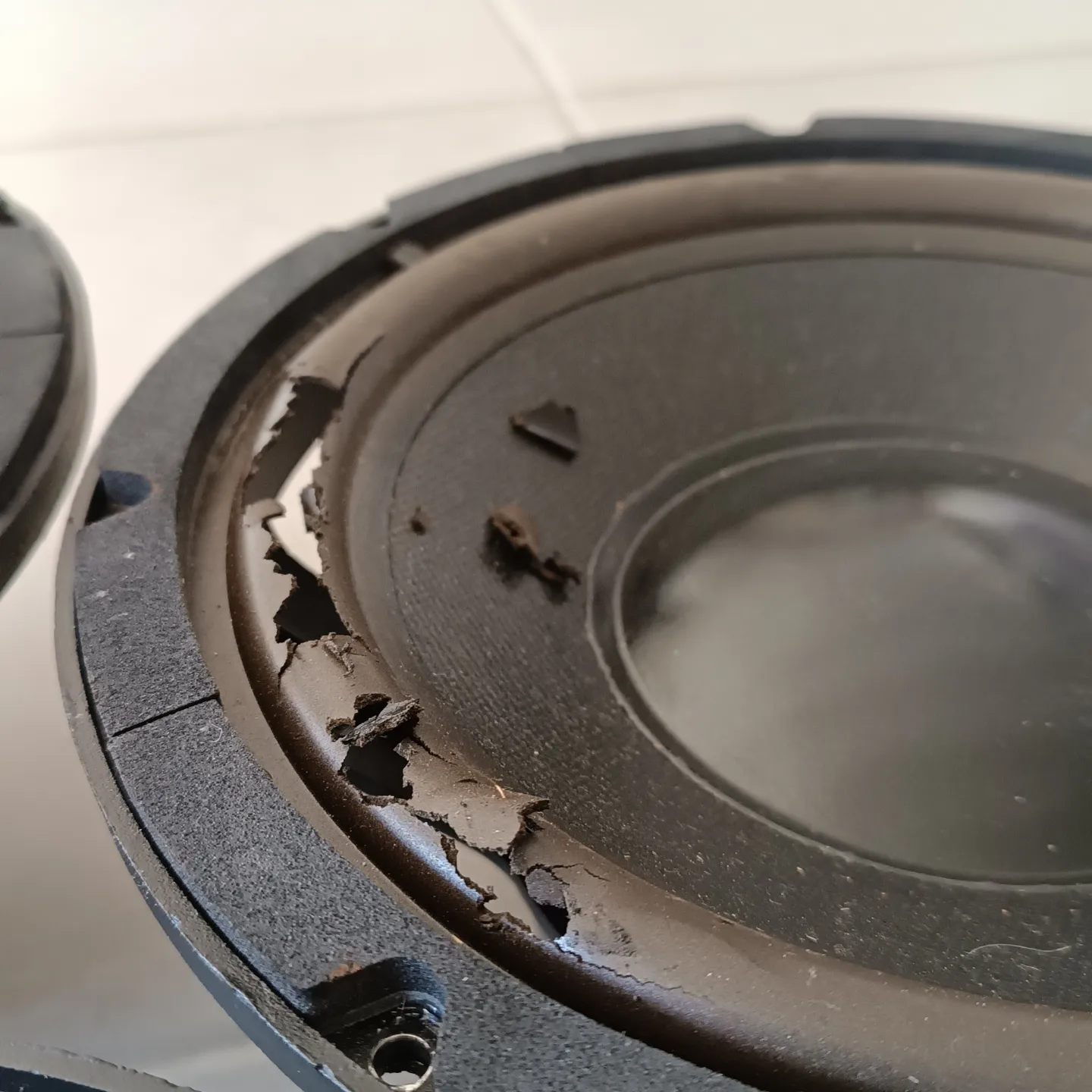 Réparation enceinte vintage suspension Nantes (44 – Loire‑Atlantique)