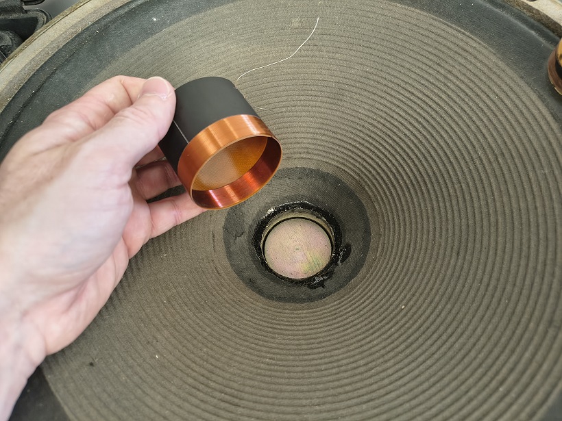 Rénovation bobines mobile vintage suspension Nantes (44 – Loire‑Atlantique)